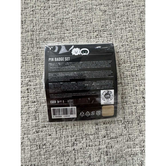 Wootteo  x RJ Pin Badge Set - Picture 2 of 2